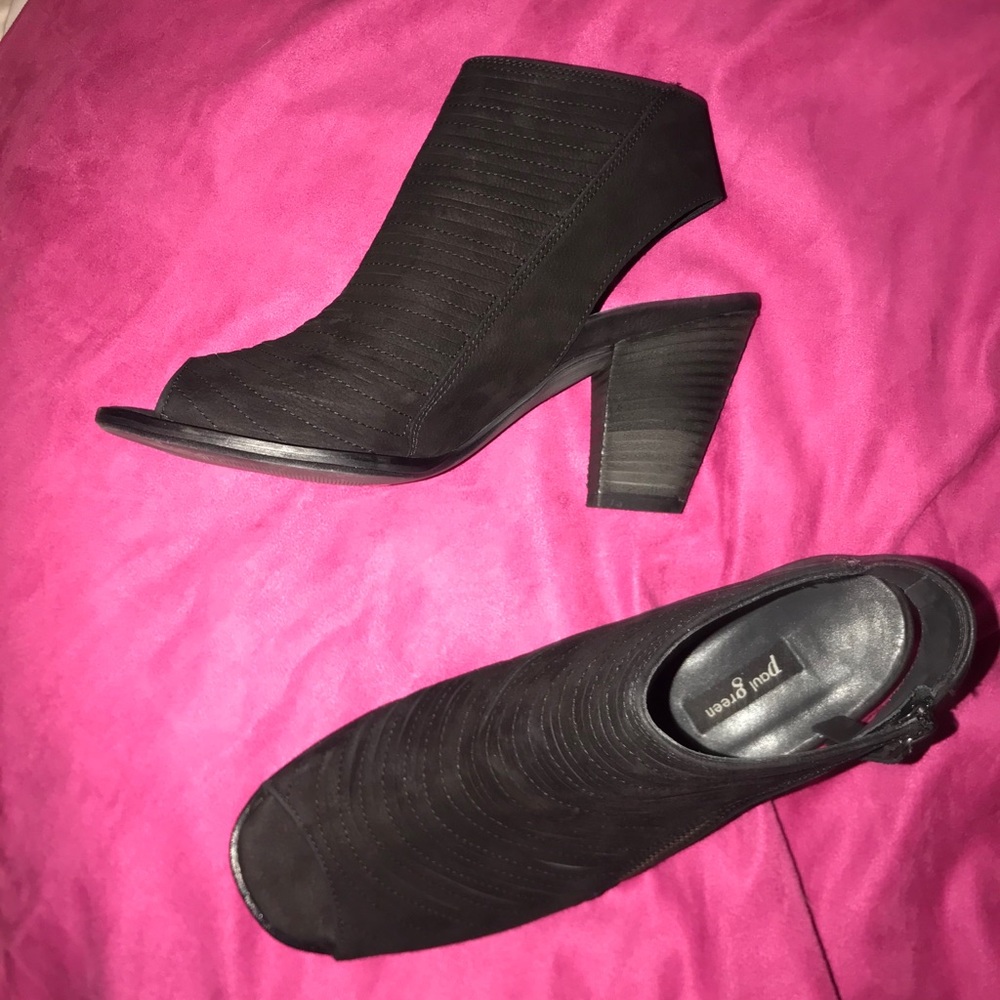 Paul Green black zip up chunky heels